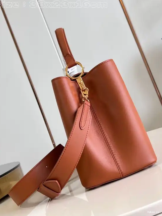 VUITTON LOUIS GM Capucines Souple-38*23*16CM 0704